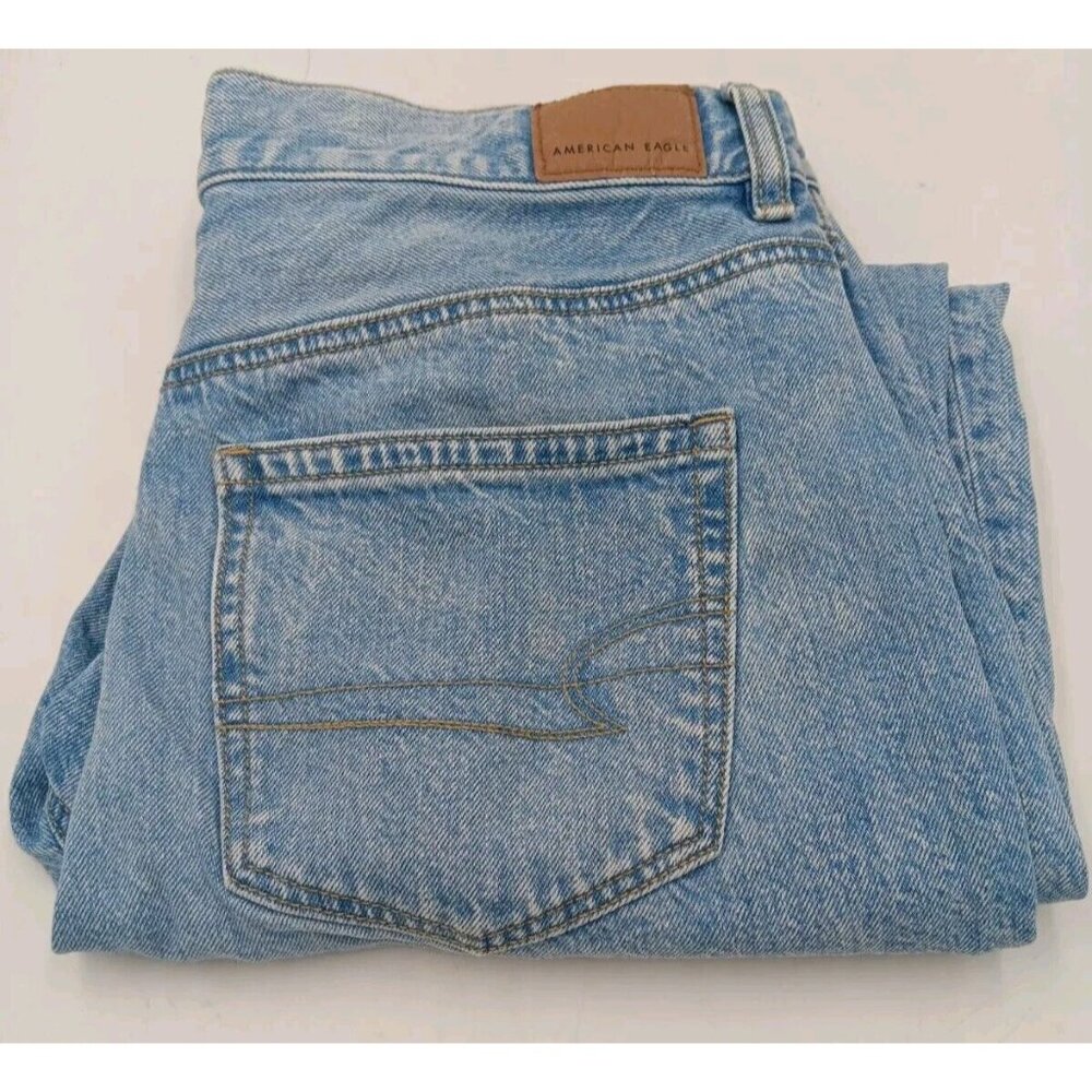 American Eagle Jeans Womens Size 6 Light Blue Mom Jean  Distressed Denim!!!